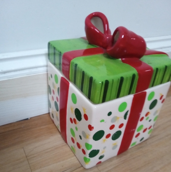 David's Cookies Holiday Cookie Jar Christmas Present - Ceramic Jar with Lid - Picture 9 of 10